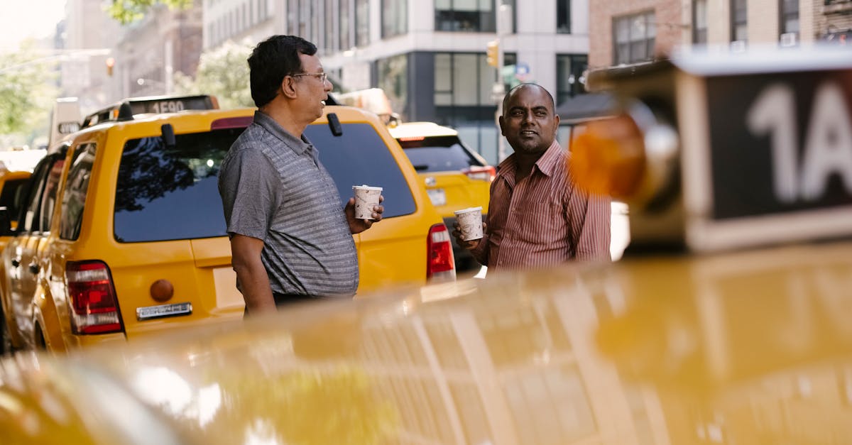 optez pour un taxi éco-responsable : déplacez-vous facilement tout en respectant l'environnement grâce à notre service de taxis écologiques, confortables et fiables.
