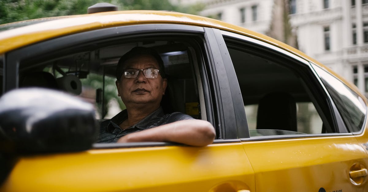 découvrez tout sur le métier de taxi driver : missions, compétences requises, avantages, formation et conseils pour réussir dans le secteur du transport de personnes.