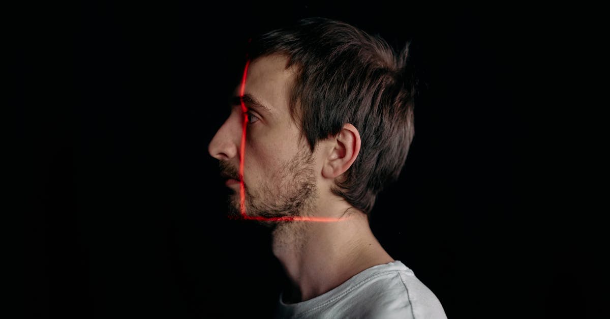 découvrez le fonctionnement de la reconnaissance faciale, ses applications, avantages et défis en matière de sécurité, de confidentialité et d'utilisation dans la vie quotidienne.