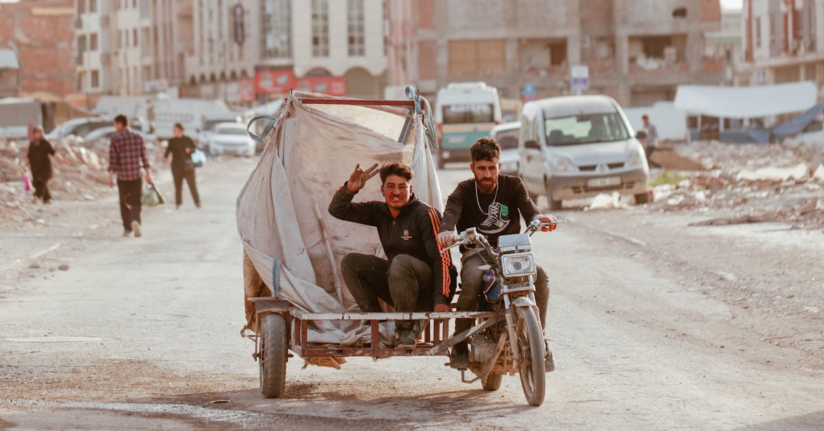 découvrez tout sur les taxis moto : fonctionnement, avantages, tarifs et conseils pour se déplacer rapidement en ville. optez pour une solution pratique et efficace de transport urbain.