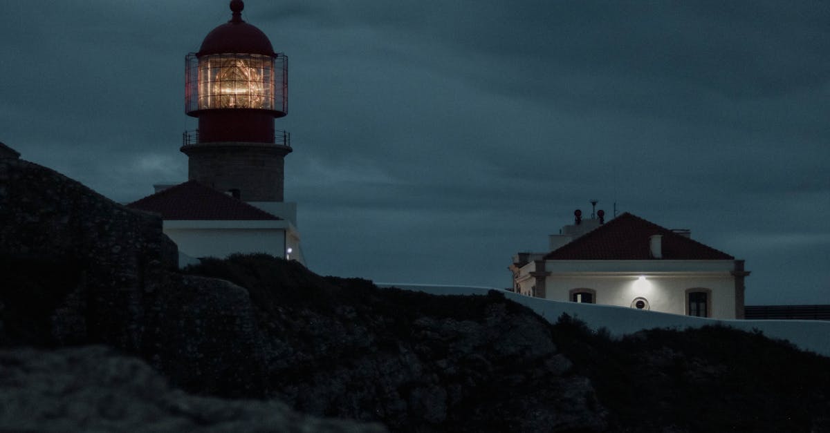 conseils essentiels pour assurer votre sécurité lors de vos trajets en taxi de nuit, incluant des astuces pour choisir un chauffeur fiable et rester vigilant.