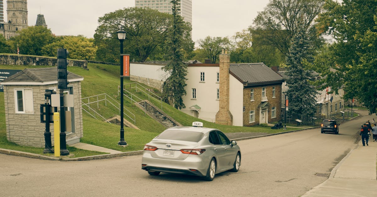 découvrez les réglementations 2025 pour les véhicules de taxi, incluant les nouvelles normes environnementales, sécuritaires et administratives à respecter.