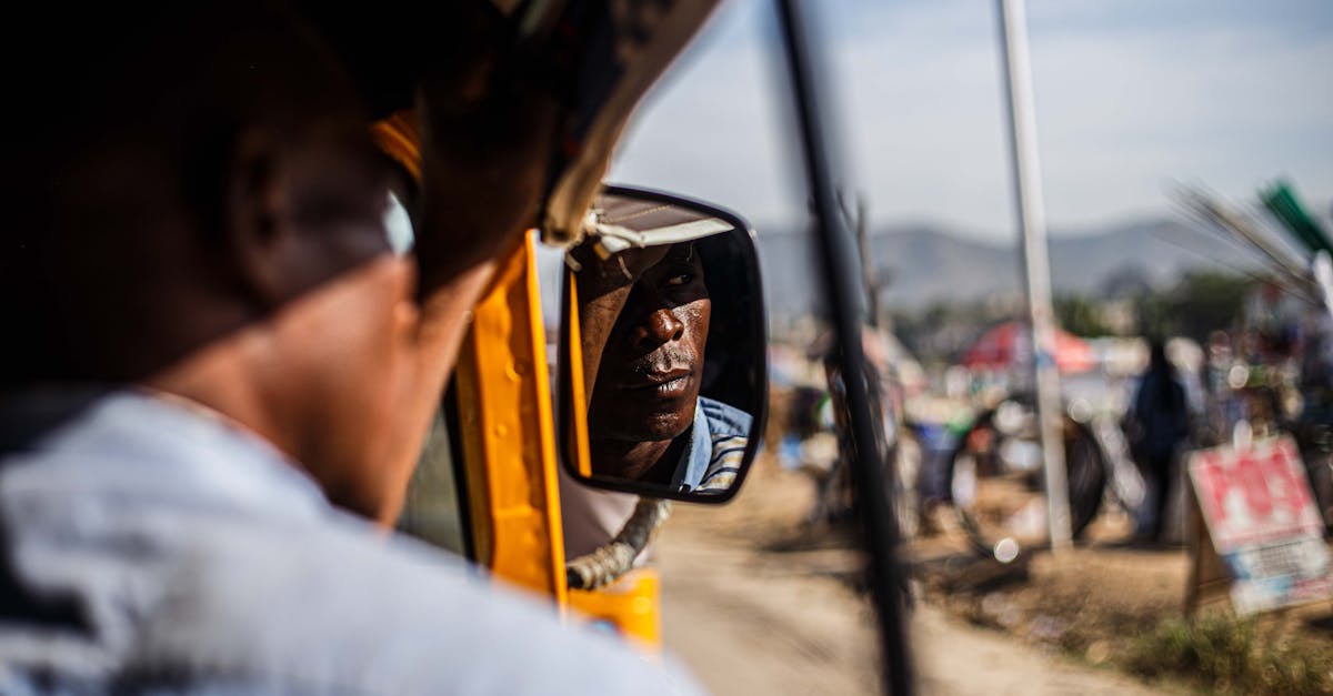 découvrez les réglementations 2025 pour les véhicules de taxi, incluant les normes environnementales, les exigences techniques et les obligations légales à respecter.