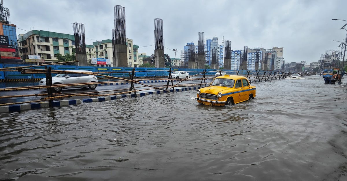 découvrez comment les conditions météorologiques influencent le service de taxi, affectant la disponibilité, les tarifs et les temps d'attente pour une meilleure planification de vos trajets.