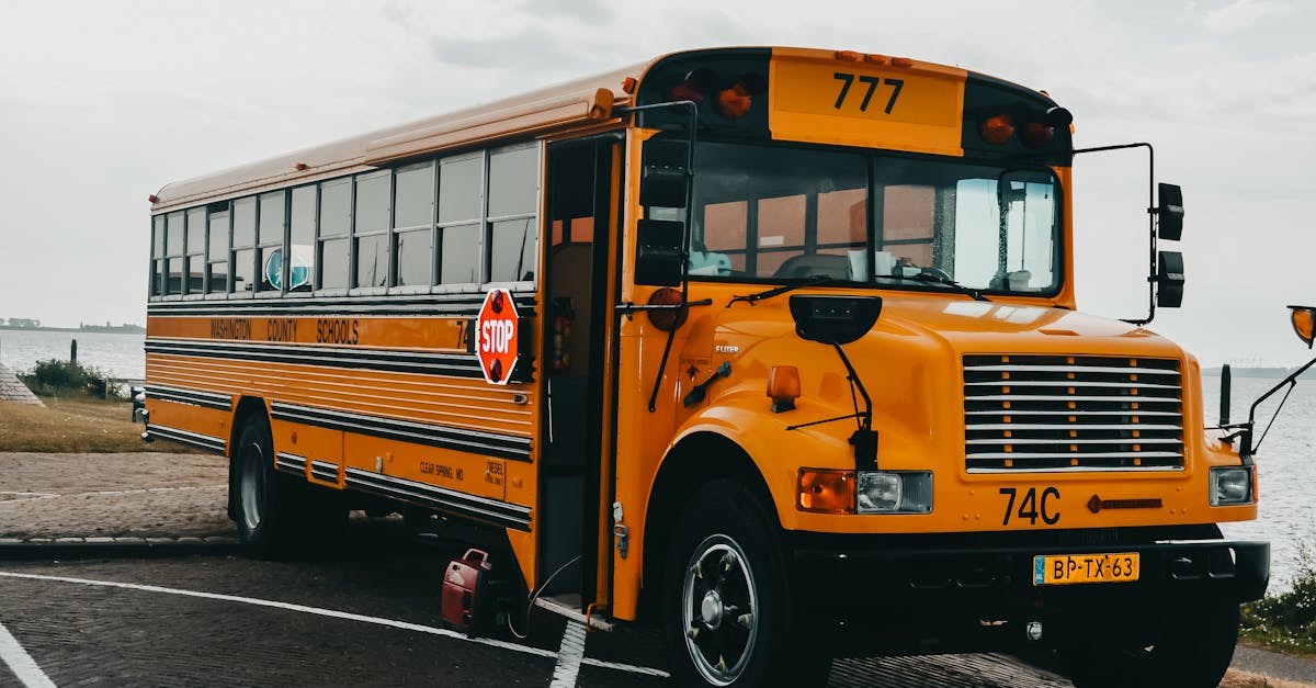 découvrez les obligations légales liées au transport scolaire pour assurer la sécurité et le bien-être des élèves pendant leurs trajets.