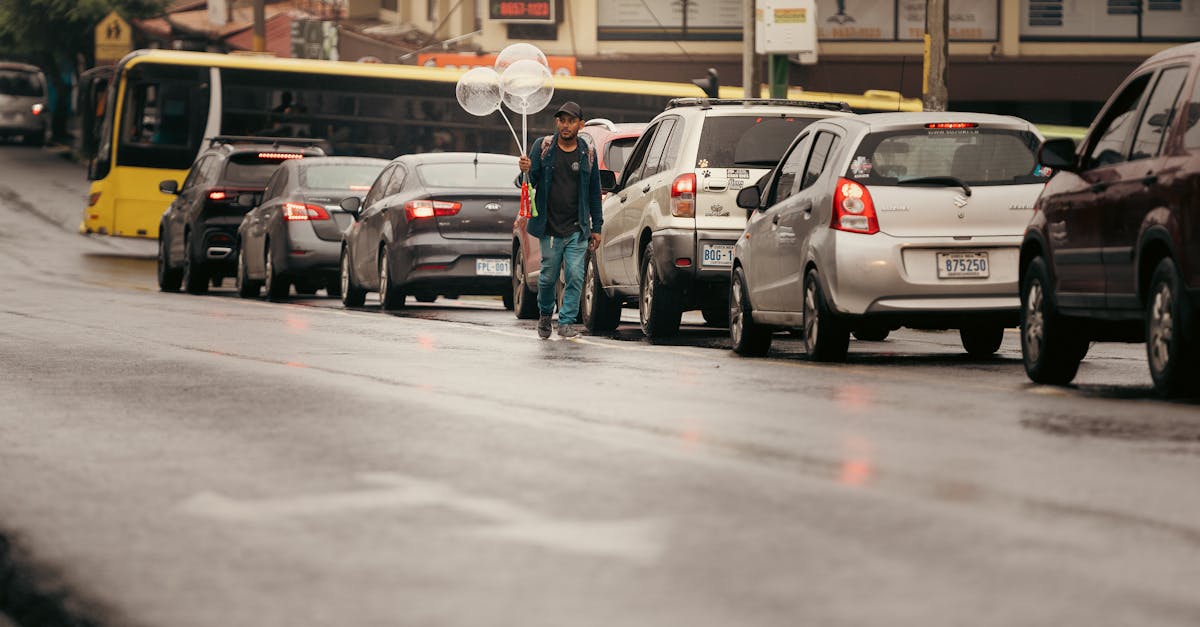 découvrez les procédures spécifiques pour assurer un transport sécurisé et adapté aux personnes vulnérables en taxi, garantissant confort et sécurité tout au long du trajet.